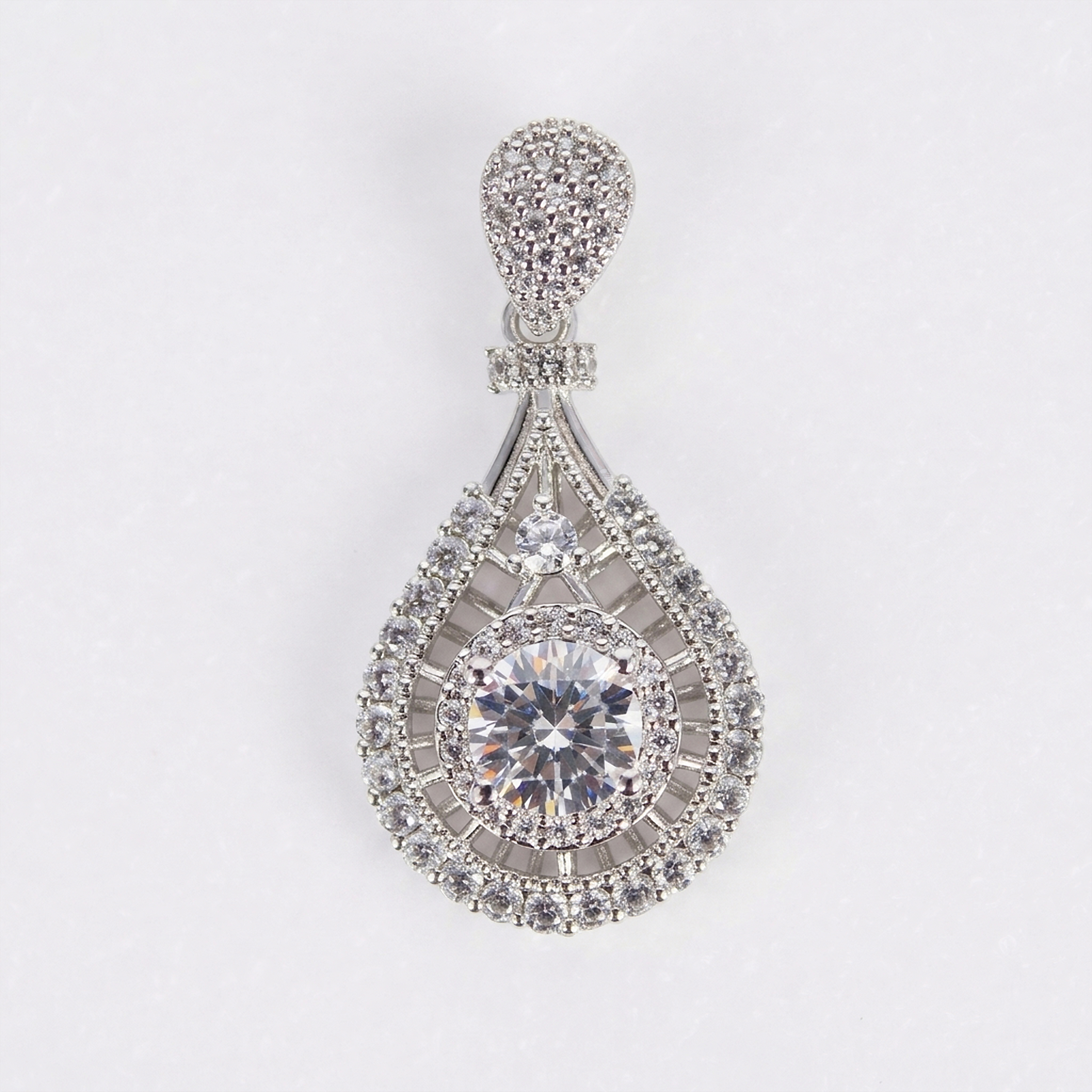 Larme Solitaire Drop